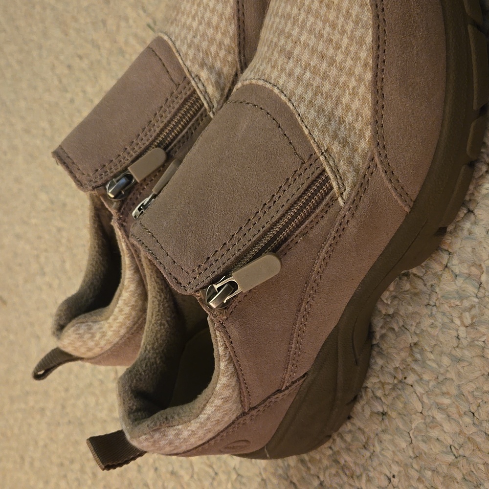 Lands End Taupe Insulated Suede Leather Zip-Up Women's Shoe - Size 6.5D